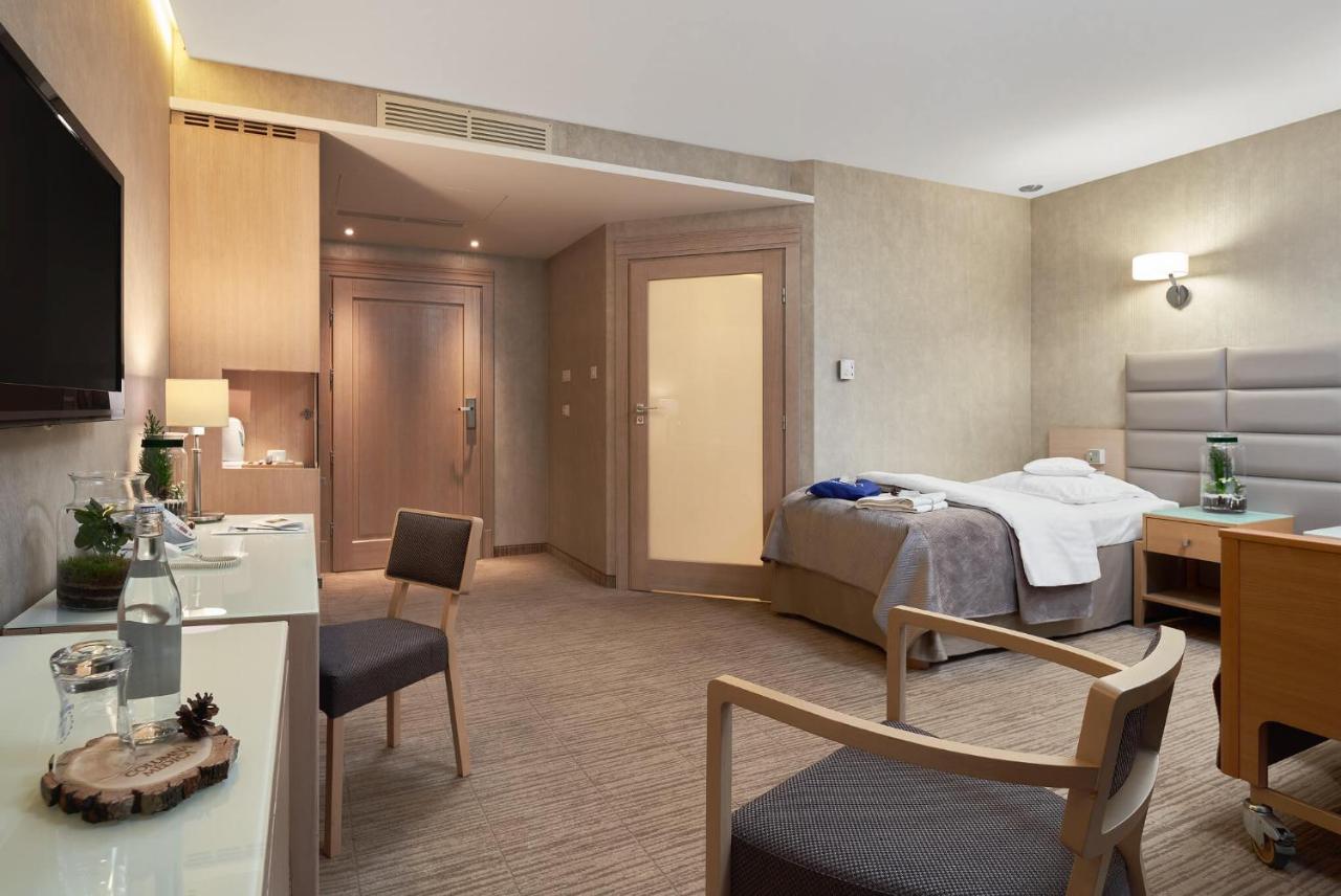 Columna Medica Hotel Lask Luaran gambar