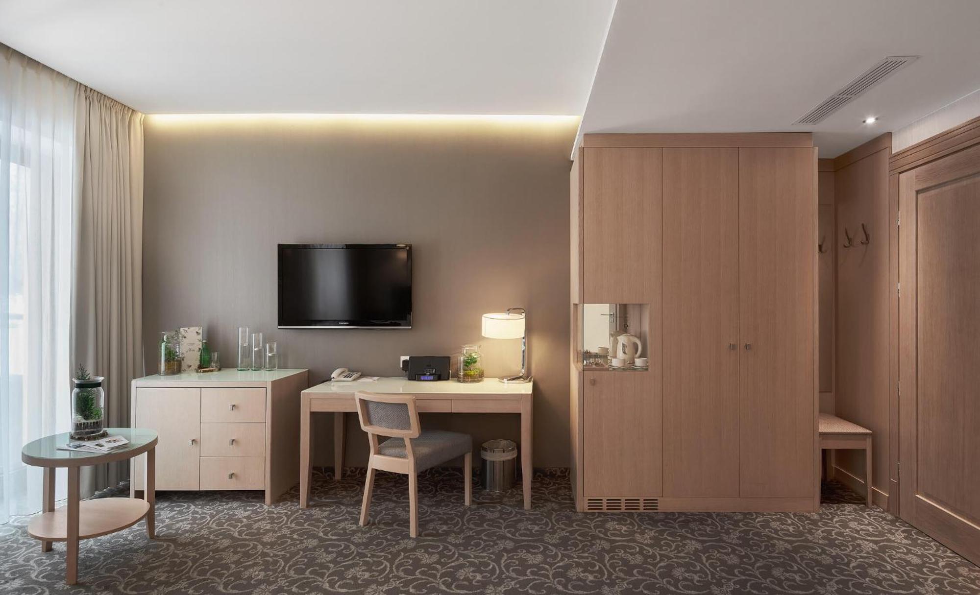 Columna Medica Hotel Lask Luaran gambar