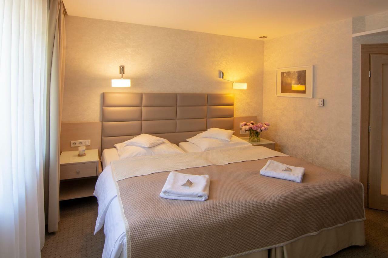 Columna Medica Hotel Lask Luaran gambar