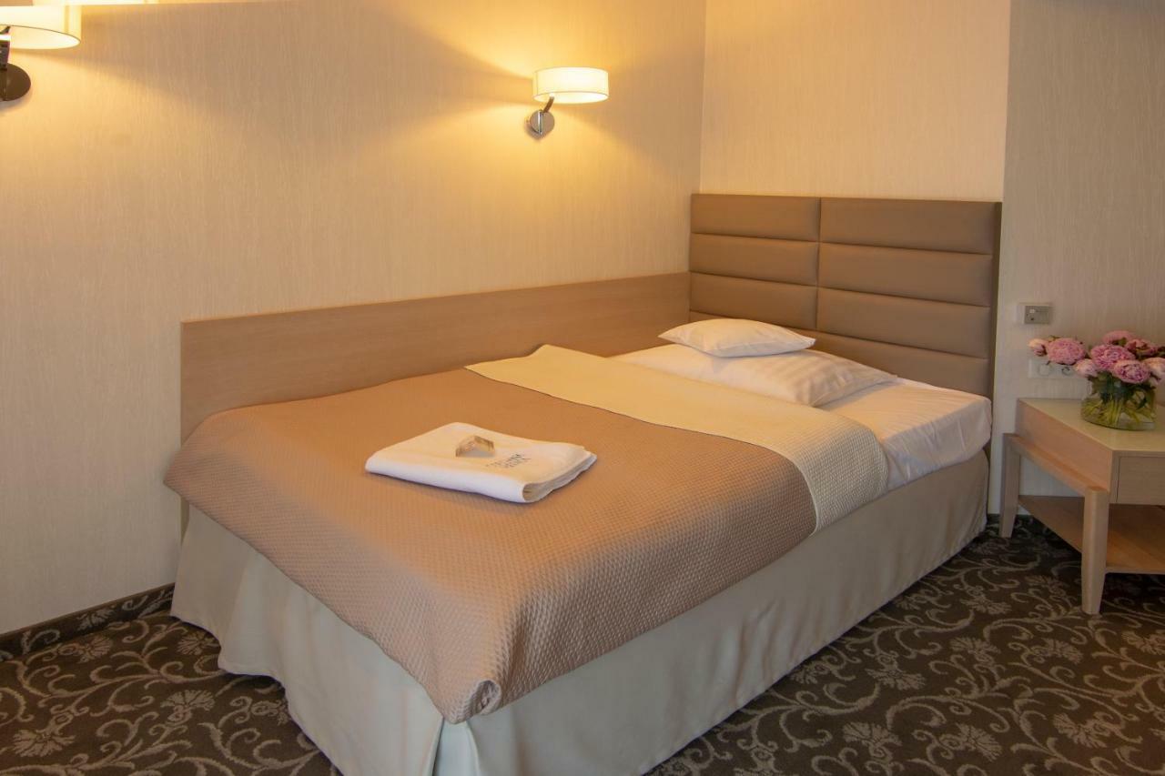 Columna Medica Hotel Lask Luaran gambar
